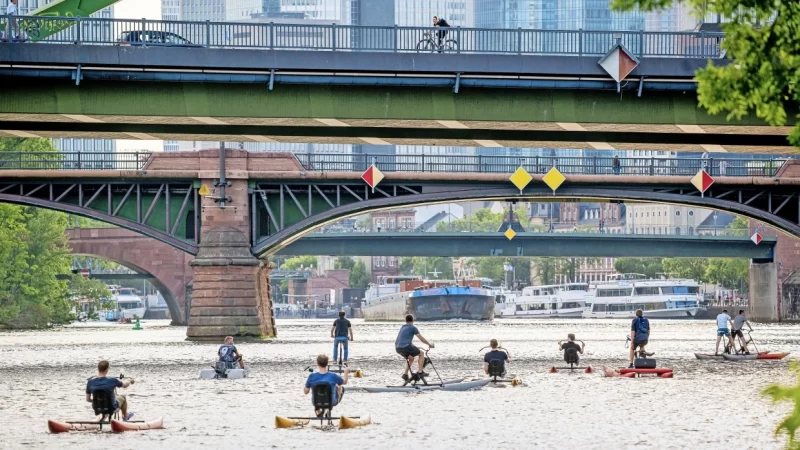 Vožnja biciklom po Majni u Frankfurtu