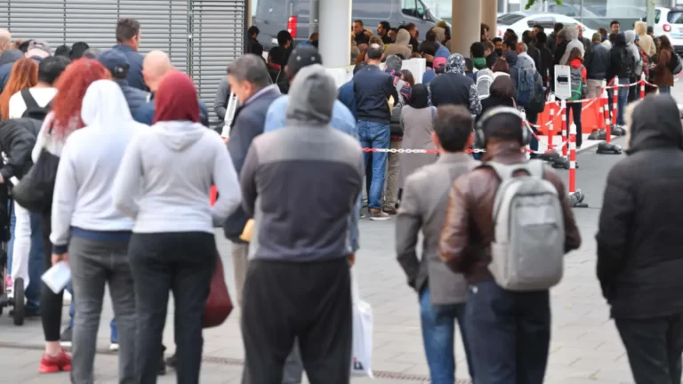 Zašto i dalje dolazi do zastoja u Frankfurtskoj službi za strance (Ausländerbehörde)